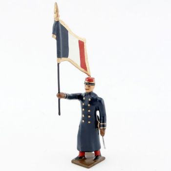 drapeau de l'infanterie de ligne en capote &agrave; l'assaut