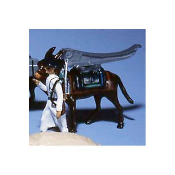 chasseur alpin tirant mulet avec aff&ucirc;t sur le dos