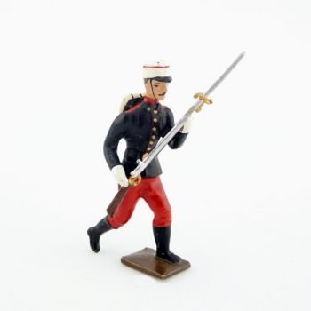 fantassin du r&eacute;giment espagnol 1880 &agrave; l'assaut