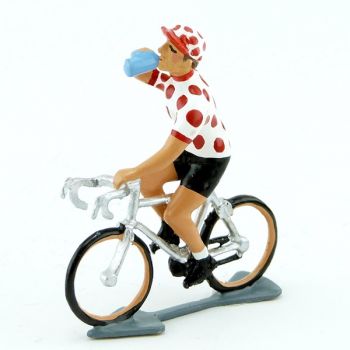 Maillot &agrave; pois, buvant &agrave; la gourde